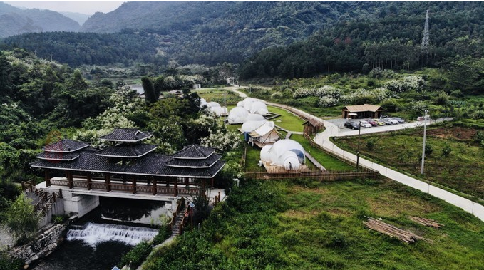 广西马山心宿泡泡屋